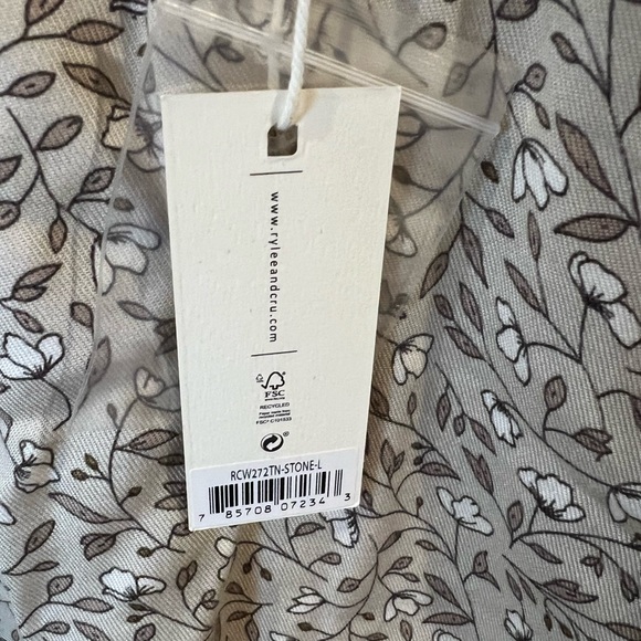 Rylee + Cru Magnolia Stella Blouse -beautiful floral top - Picture 3 of 6